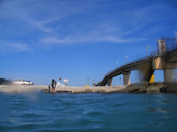 Saino da água após mergulho em South Pier, no sul de Bonaire